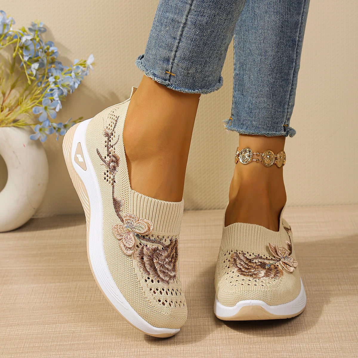 Comfort Women Closed Toe Mules Sandals Floral Embroidery Hollow Mesh Slip On Wedge Platform Lightweight Daily Walkin Lady Shoes