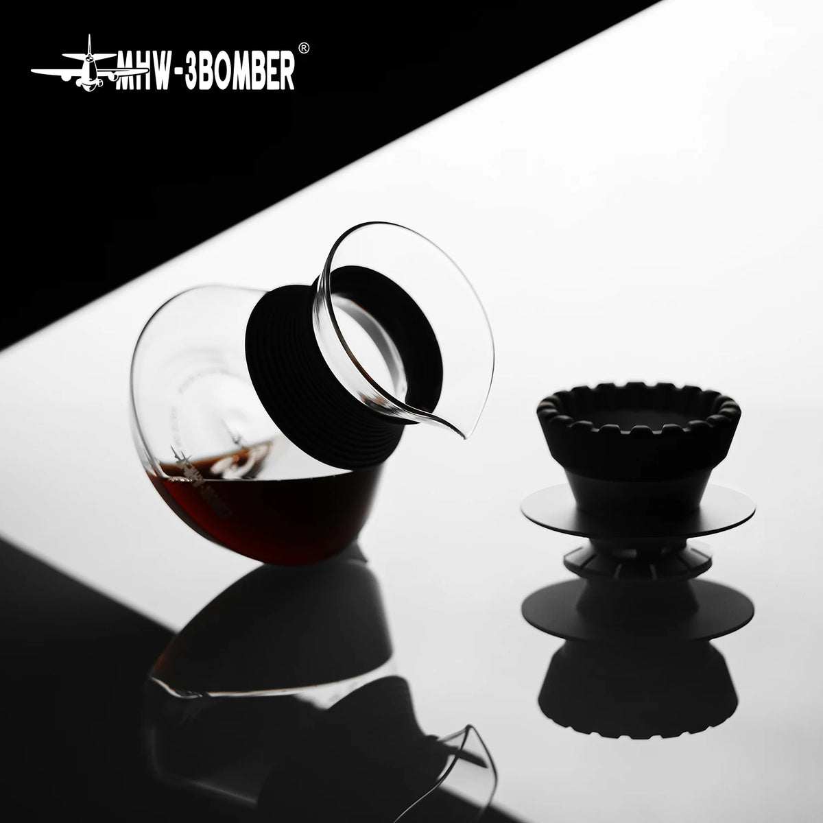 MHW-3BOMBER Aroma Coffee Server WBrC Champion Jianing Du Collaboration Glass Drip Coffee Server Clear Pour Over Coffee Pot