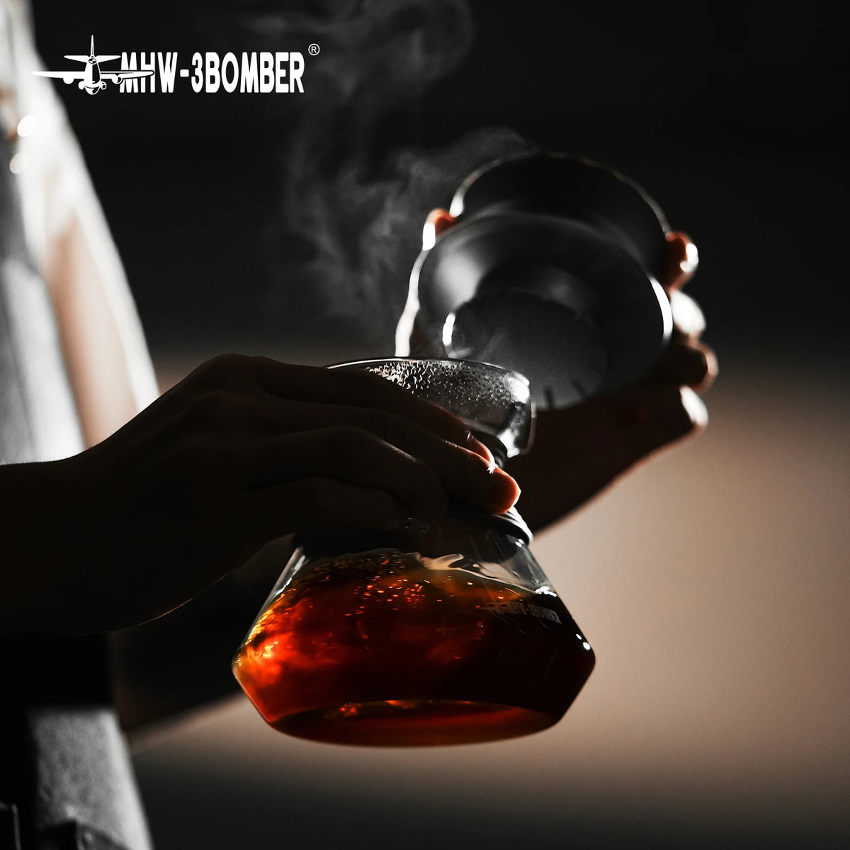 MHW-3BOMBER Aroma Coffee Server WBrC Champion Jianing Du Collaboration Glass Drip Coffee Server Clear Pour Over Coffee Pot